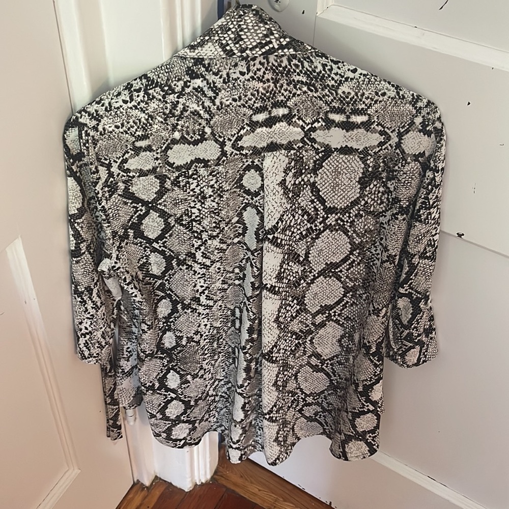 Express snake skinned pattern top - Picture 6 of 6